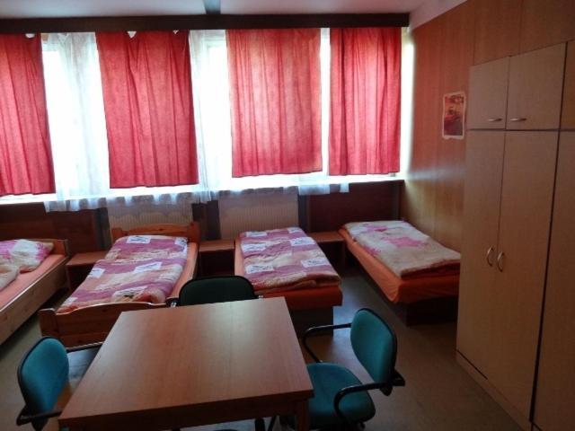 Hostel Monty Ricany  Bilik gambar