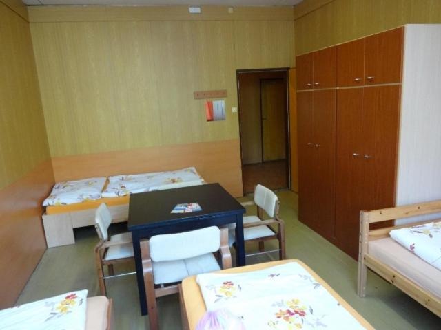 Hostel Monty Ricany  Bilik gambar