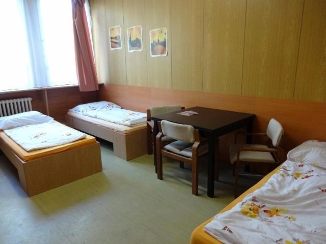 Hostel Monty Ricany  Bilik gambar
