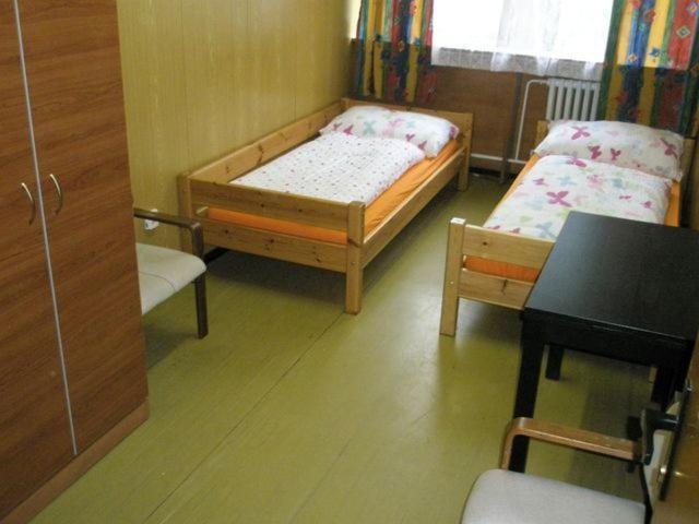 Hostel Monty Ricany  Luaran gambar